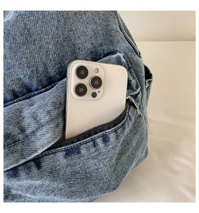 Vintage casual denim rugzak met voorste ritszak detail en opbergruimte voor smartphone