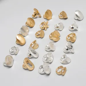 Colección de anillos elásticos de oro y plata con textura en formas florales y ovaladas