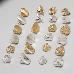 Colección de anillos metálicos elásticos con diseños florales y geométricos en oro y plata