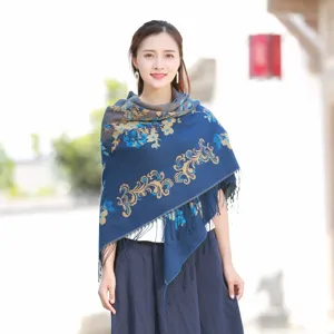 Grand châle de style ethnique bleu à motifs floraux avec franges pour la chaleur hivernale
