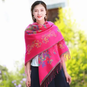 Grand châle rose chaud d'hiver style ethnique avec glands et broderies florales chic