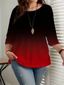 Vista dettagliata della t-shirt da donna con scollo rotondo e sfumatura nero-rossa.