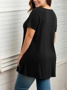 Rückansicht eines klassischen schwarzen Plus-Size-T-Shirts mit Rundhals und kurzen Ärmeln