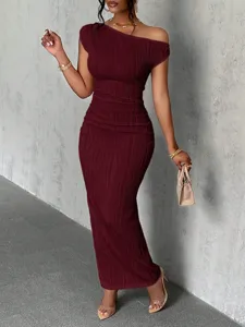 Elegant burgundy water ripple textured one-shoulder long dress for chic women's fashion