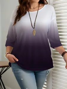 T-shirt casual da donna con scollo rotondo e maniche a 3/4 sfumate abbinata a jeans