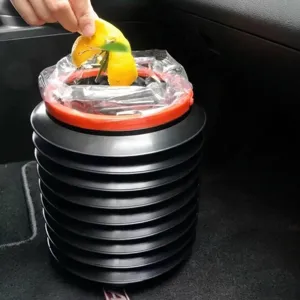 Détail de la poubelle de voiture pliable noire montrant sa conception télescopique