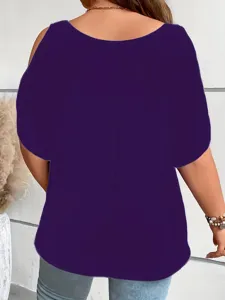 Vista posteriore maglietta viola elegante taglie forti con spalle scoperte da donna