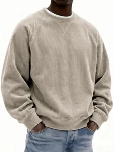 Detailopname van beige corduroy sweatshirt met ronde hals voor heren in een casual stijl