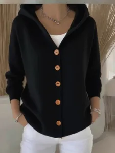 Cardigan tricoté à capuche noir pour femme avec boutons décoratifs en bois élégants