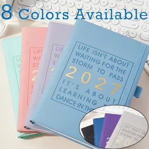 Pile de planificateurs hebdomadaires A5 2027 colorés montrant huit options de couleurs
