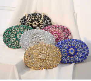 Vielfalt an eleganten Abendtaschen mit Strasssteinen und floralen Edelsteinmustern