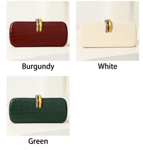 Tres variantes de bolsos de noche con estampado de cocodrilo y cierre metálico (84 chars)