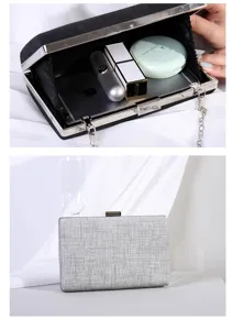 Detailansicht der Abend-Clutch mit geräumigem Innenraum und eleganter Leinentextur.