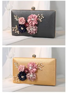 Detailansicht eleganter floraler Abendtaschen mit 3D-Stoffblumen und Perlenakzenten