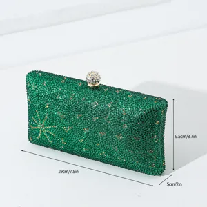Detaillierte Maße der grünen Strass-Clutch mit Angaben zu Höhe, Breite und Länge.