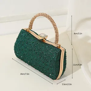 Detailansicht der Abmessungen dieser grünen Strass Luxus Abendhandtasche.