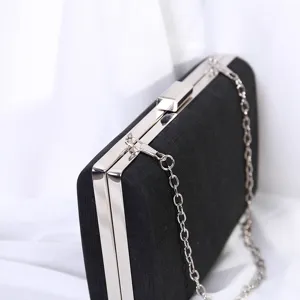 Elegante schwarze Abendtasche mit abnehmbarer Silberkette für festliche Bankettpartys