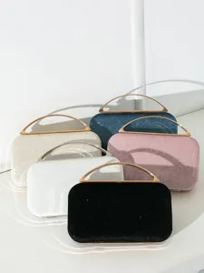 Elegante Glitzer-Abendtaschen mit Metallgriffen in verschiedenen stilvollen Farben