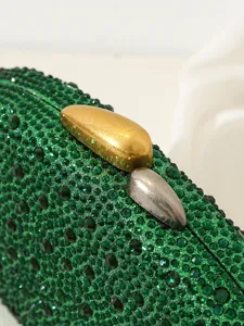 Luxuriöse smaragdgrüne Strass-Abendtasche mit einzigartigem Gold- und Silberverschluss