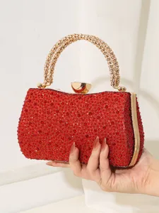 Eleganter funkelnder roter Strass-Abendclutch mit goldfarbenem Perlengriff und Rahmen.