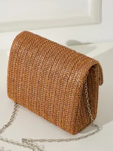Elegante braune geflochtene Strohtasche mit Silberkette für Abend- oder Alltagslook
