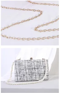 Elegante zwart-witte tweed avondtas met parels en een gouden kettingbandje