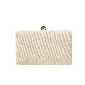 Elegante beige geweven avondclutch met metalen sluiting voor banketten en feesten