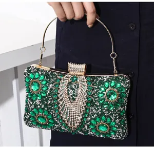 Elegante grüne Strass-Abendtasche mit smaragdgrünen Steinen und goldenem Griff