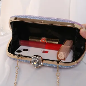 Stilvolle Abendtasche mit Glitzerverlauf und geräumigem Innenraum für Handy und Make-up