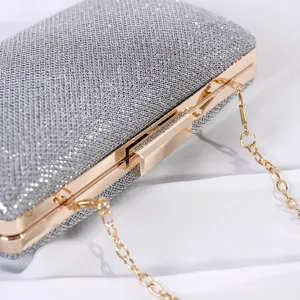 Elegante silberne glitzernde Abendtasche mit goldener Kette für Damen