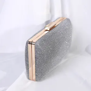Elegante silberne Glitzer-Abendtasche mit goldenem Rahmen für festliche Anlässe