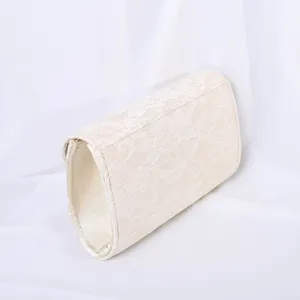 Elegante Abendtasche aus cremefarbener Blumenspitze für Hochzeiten und formelle Anlässe