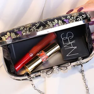 Vintage bestickte Abendtasche mit Strass-Schmetterlingsverschluss und Metallkette