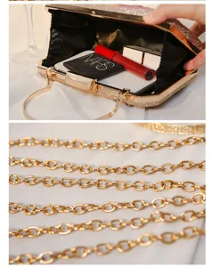 Nahaufnahme der Vintage-Glitzer-Abendtasche mit Innenkapazität und goldenem Kettenriemen