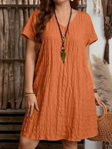 Detailed view of the orange crinkle fabric V-neck loose fit short-sleeved dress