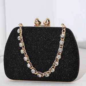 Elegante schwarze Glitzer-Abendtasche mit Strasskette und herzförmigem Verschluss.