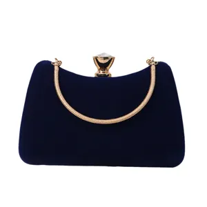 Elegante dunkelblaue Samt-Abendtasche mit Goldkette und Juwelenverschluss für Partys