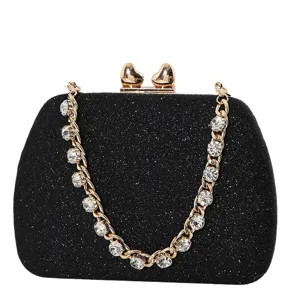 Elegante schwarze Glitzer-Abendtasche mit goldenem Herzverschluss und Kristallkette