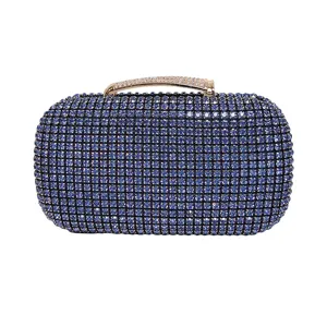 Elegante blaue Abend-Clutch mit Strassbesatz und glitzerndem Kristallgriff für Bankette.