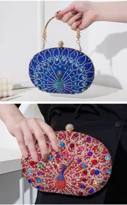 Detailansicht der Luxus-Pfauen-Strass-Clutch mit verzierten Metallgriffen und Verschluss.