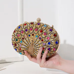 Exquisite Pfauen-Abendtasche mit Strasssteinen und prachtvoller goldener Verzierung