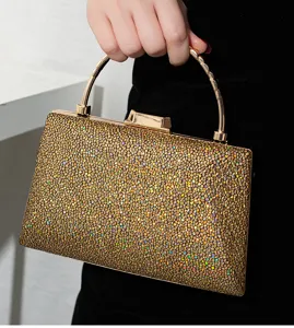 Funkelnde goldene Abendtasche mit elegantem runden Metallgriff für Hochzeiten und Feste