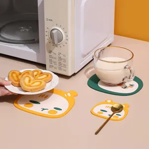 Cute cartoon animal silicone heat-resistant coasters for dining table decoration