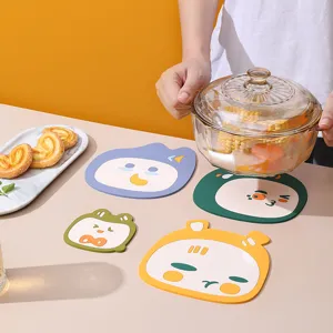 Heat-resistant cartoon animal silicone placemats for kitchen dining table protection