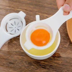 White plastic egg white separator for kitchen baking and yolk filtering