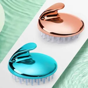 Brosse de massage du cuir chevelu ergonomique en or rose métallique et cyan brillant