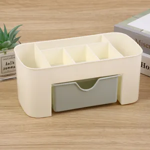 Organizer cosmetici da scrivania color crema con scomparti multipli e cassetto verde salvia