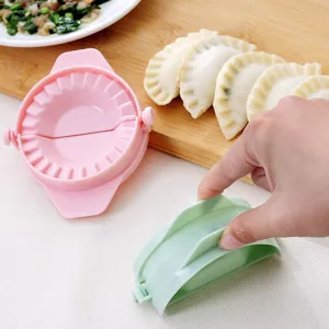 Manual crescent-shaped dumpling maker mold and kitchen gadget for quick home food preparation