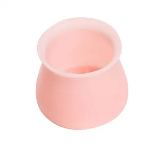 Protezioni in silicone rosa per gambe delle sedie antiscivolo e silenziose.