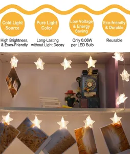Détail d'une guirlande lumineuse LED en forme d'étoile avec pinces à photos